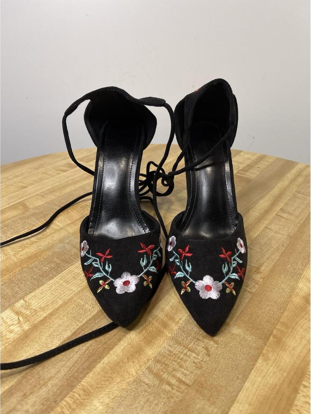 Black Embroidered Lace Up Pointed Toe Block Heels Women's Size 38 (8) floral